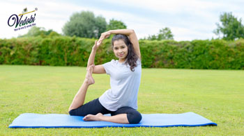 राजकपोतासन क्या है? जानें, इसके करने की विधि और फायदे