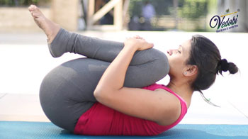 जानें, पवनमुक्तासन करने का तरीका और फायदों के बारे में