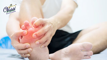 गाउट (वातरक्त) क्या है? जानें, इसके लक्षण, कारण और घरेलू उपाय