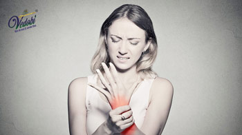 क्या होता कलाई का दर्द? जानें, इसके लक्षण, कारण और उपचार